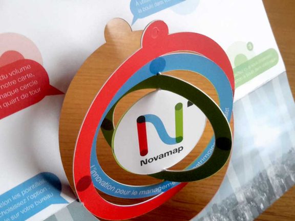 carte de voeux avec boule détachable pour Novamap